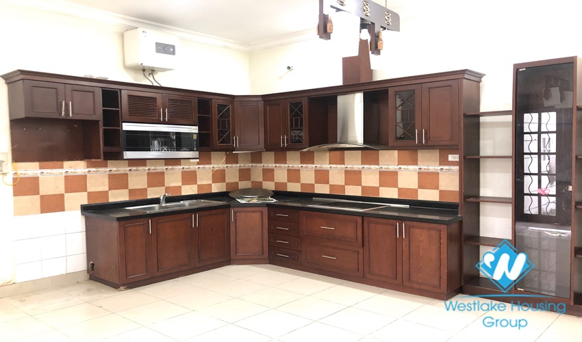 4 bedroom unfurnished house for rent near Unis